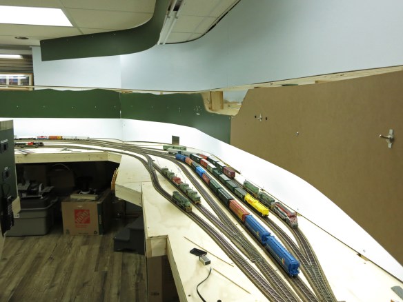 CHETWYND YARD SHOWING VALANCE